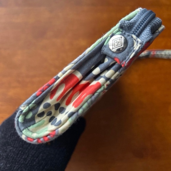 ** New Vera Bradley floral zip wristlet - Picture 8 of 8